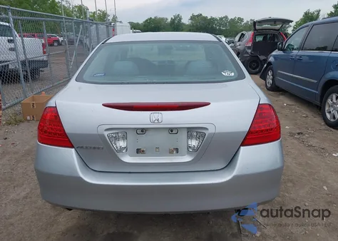 2006 Honda Accord 2.4 Lx z USA, uszkodzony, nr VIN 1HGCM56406A173465
